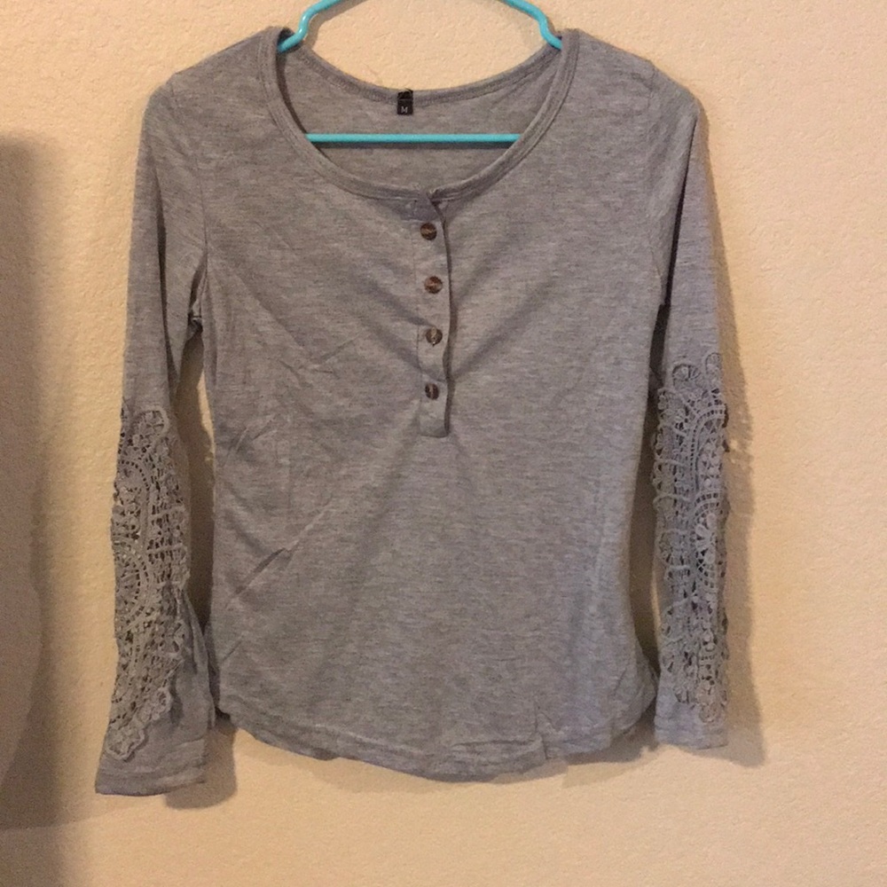 Size M; gray 1/2 button down shirt